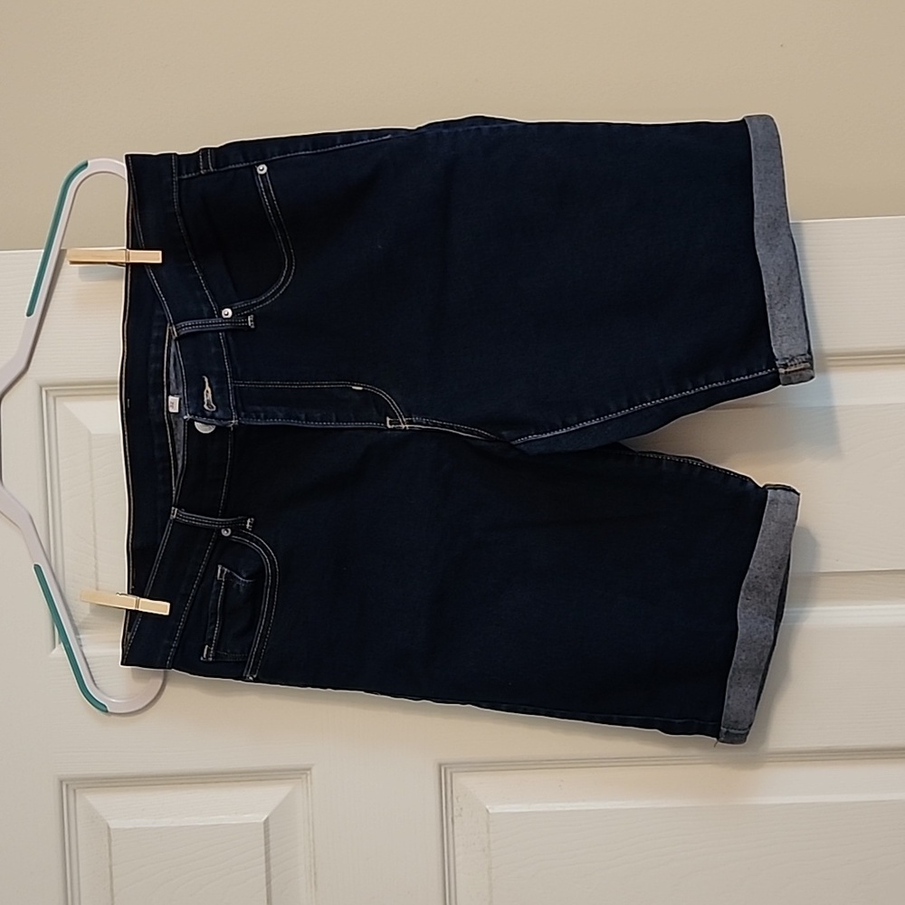 Levi short